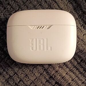 JBL White Wireless Earbuds